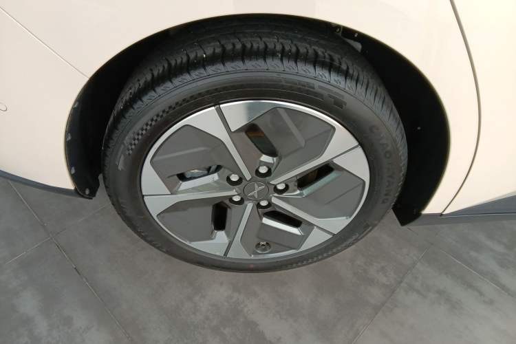 Used XPeng MONA M03 2024 620 with Ultra-Long Range Right Rear Wheel Hub