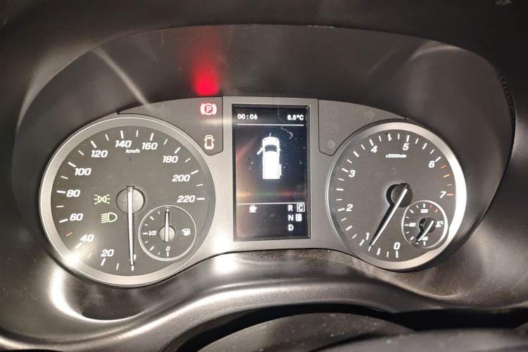 Used Mercedes-Benz Vito 2021 2.0T Elite Version 7 Seats