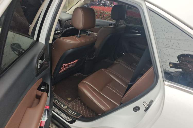 Used BYD Tang New Energy 2015 2.0T Four-Wheel-Drive Flagship Model
