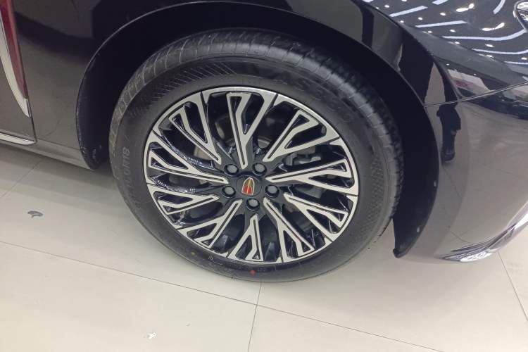 Used Hongqi H5 2025 2.0T Automatic Flag Edition – 500 000 Units Commemorative Version Right Front Wheel Hub