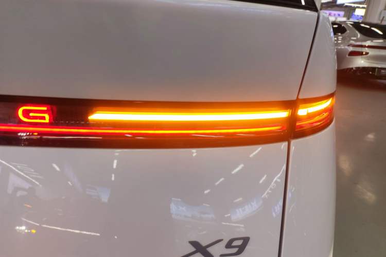 Used XPeng X9 2025 740 Ultra-Long Range Max
