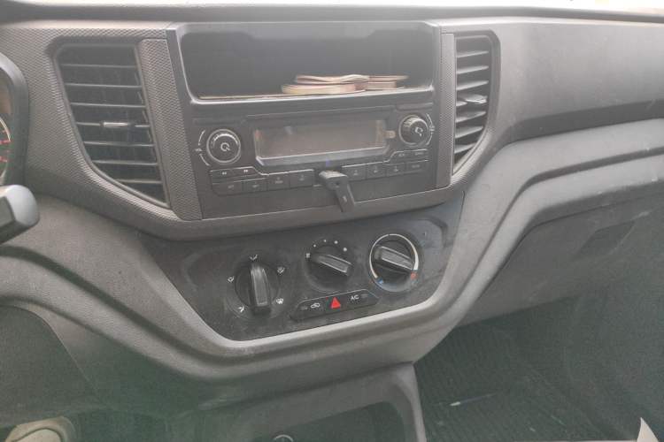 Used Wuling Hongguang V 2022 1.5L Jingqu Version Hydraulic Power Steering LAR