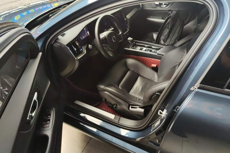 Used Volvo S60 2020 T4 Zhiyi Luxury Edition
