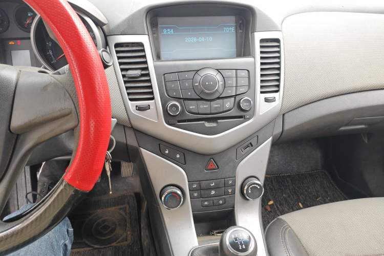 Used Chevrolet Cruze 2013 1.6L SE MT Audio And AC Panel