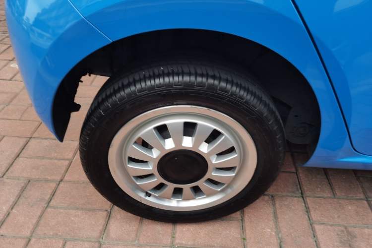 Used Volkswagen up! 2015 1.0L move up! Exterior 5