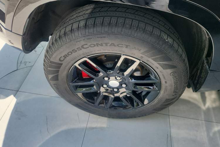 Used Land Rover Defender 2024 90 2.0T P300 S Right Rear Wheel Hub