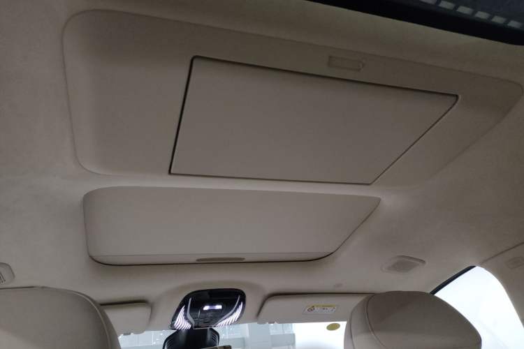 Used VOYAH Dream 2025 PHEV Four-Wheel-Drive Flagship Kunpeng Edition Headliner