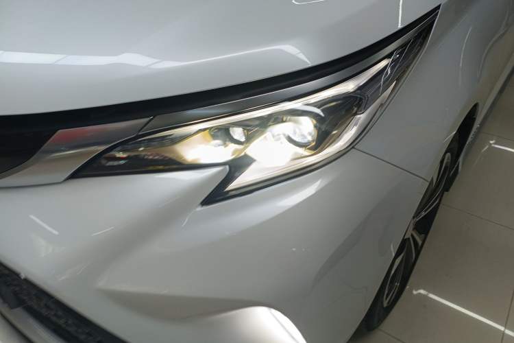 Used Toyota Granvia 2023 2.5L Hybrid Prestige PLUS Edition