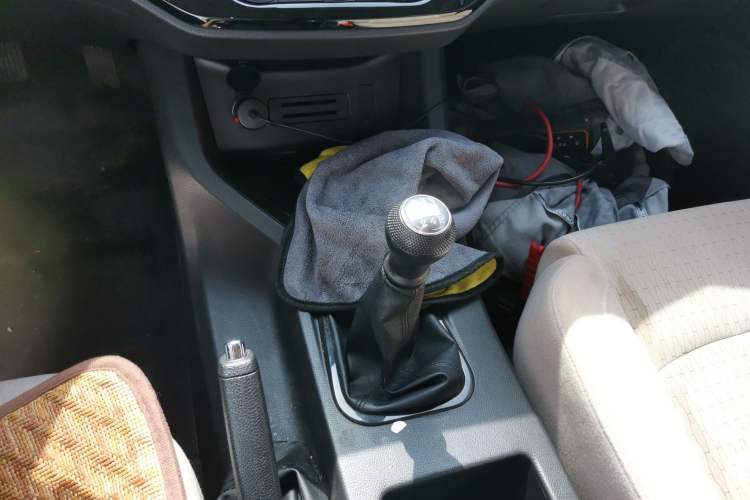 Used FORTHING Lingzhi 2023 M5L 1.6L Base Model 5 Seats Gear Lever