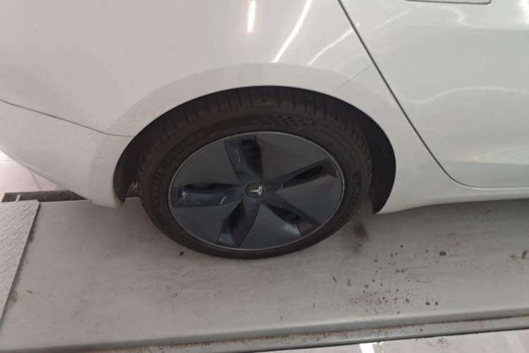 Used Tesla Model 3 2019 Long-Range Rear-Wheel-Drive Version