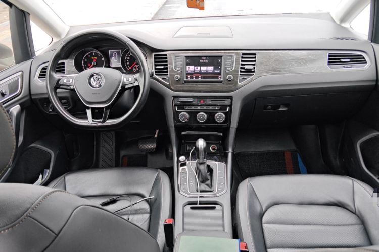 Used Volkswagen Golf Sportsvan 2016 280TSI Automatic Luxury Model Center Console