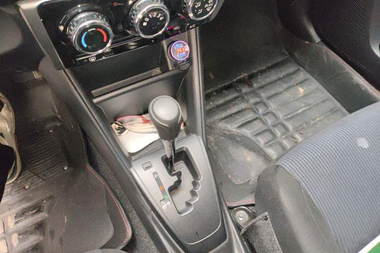 Used Toyota YARiS L Zhi Xuan 2016 Revised 1.5E CVT Charming Edition Gear Lever