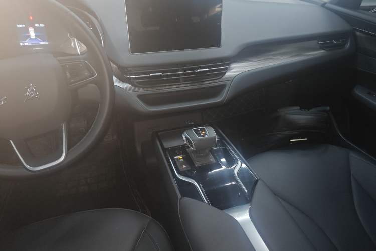 Used Hongqi E-QM5 2022 431 km Charge & Enjoy Edition Audio And AC Panel