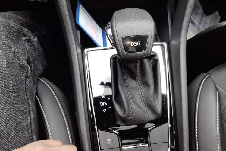 Used Skoda Karoq 2020 TSI280 Luxury Smart Edition China VI Standard Gear Lever