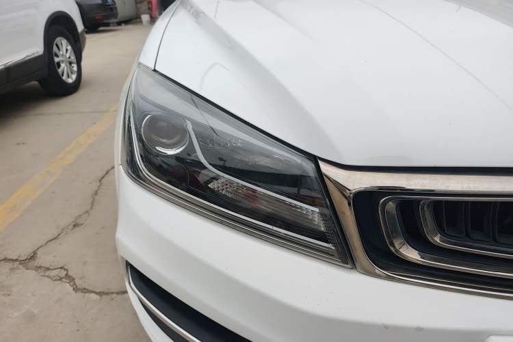 Used Geely Auto Emgrand 2018 1.5L CVT Upward Connect Edition Right Front Headlight