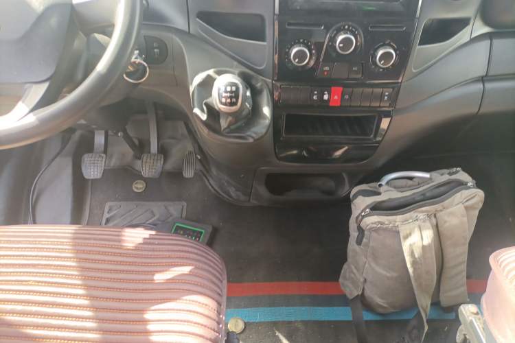 Used Iveco Eurocargo 2021 2.0T Manual Super Rui Short Wheelbase High-Roof Manual Door F1A