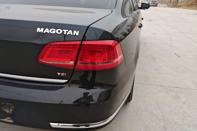 Used Volkswagen Magotan 2015 Facelift 1.8TSI Luxury Model Exterior 3