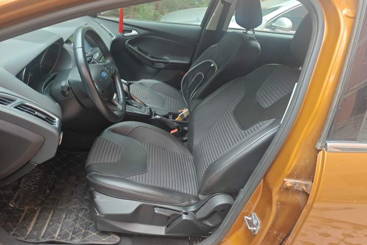 Used Ford Focus 2015 Hatchback 1.6L Automatic Fashion Edition