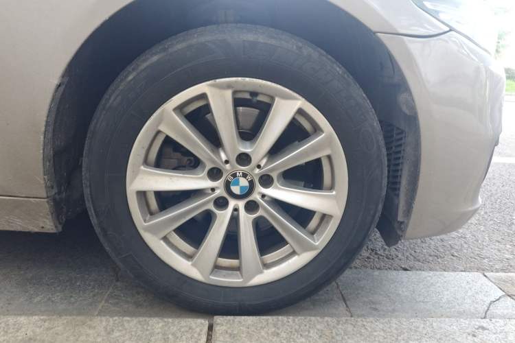 Used BMW 5 Series 2014 520Li Elegant Model
