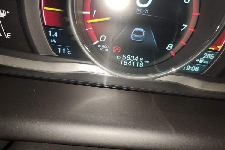 Used Volvo XC60 2015 T5 AWD Smart Drive Edition Odometer Close Up