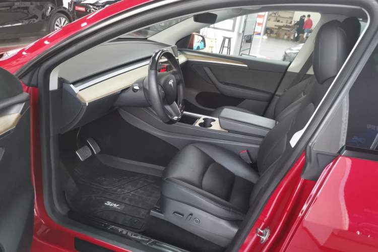 Used Tesla Model Y 2021 Long-Range All-Wheel-Drive Version 3D7
