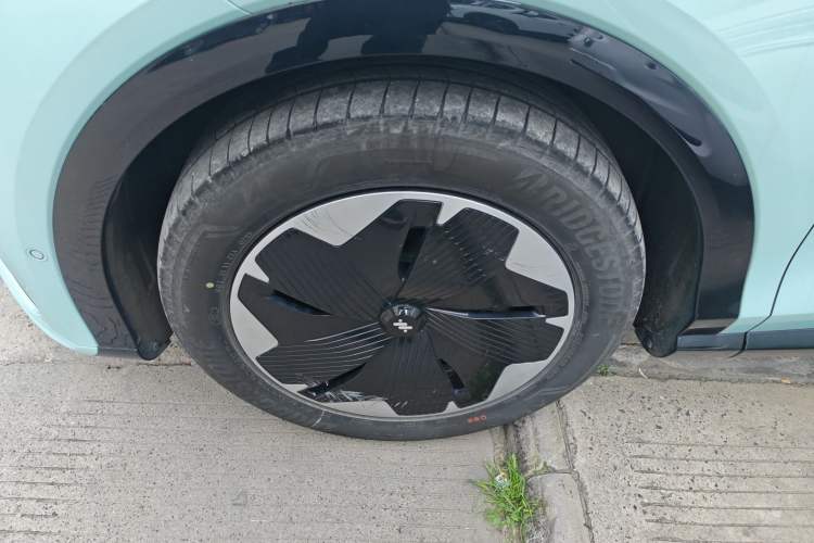 Used IM LS7 2023 90 kWh Elite Rear-Drive Version
