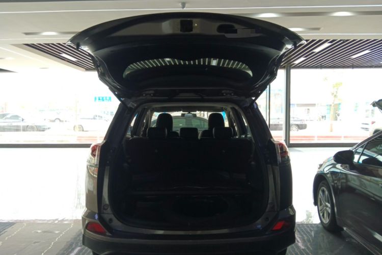 Used Toyota RAV4 2016 2.0L CVT Two-Wheel Drive Fashion Edition China V Standard Trunk