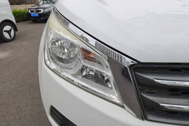 Used Venucia T70 2015 2.0L CVT Smart Choice Edition Right Front Headlight