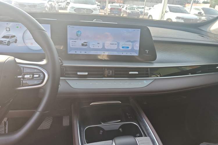 Used Chery Tiggo 8 PLUS 2024 Champion Edition 290TGDI DCT Deluxe Version 5-Seater
