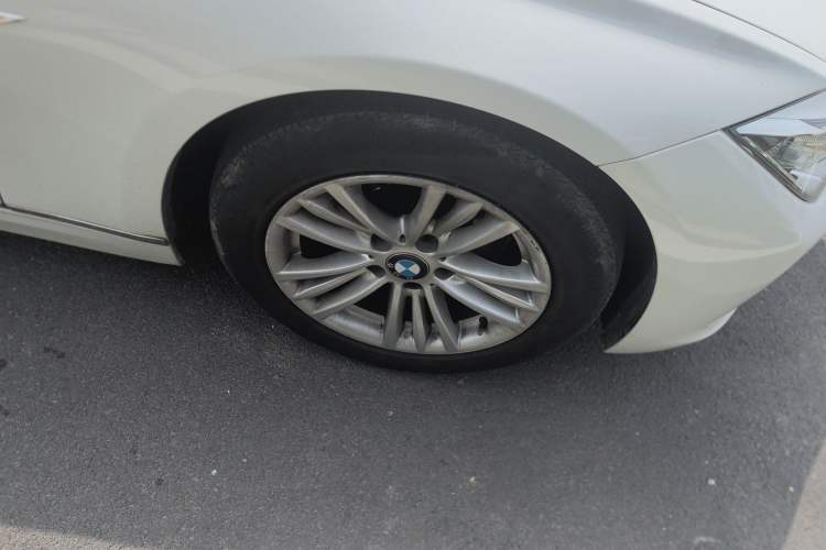 Used BMW 3 Series 2015 316Li Fashion Model Right Front Wheel Hub