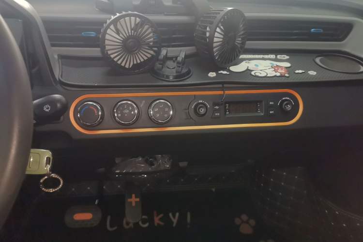 Used Wuling Hongguang MINIEV 2022 Easy Version Lithium Iron Phosphate Audio And AC Panel