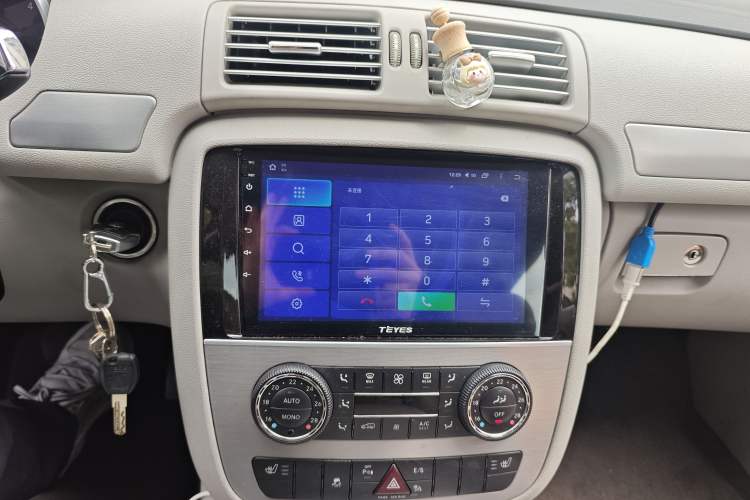 Used Mercedes-Benz R-Class 2011 R 300 L Business Model Audio And AC Panel