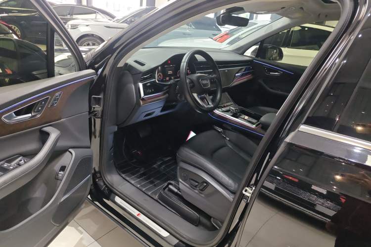 Used Audi Q7 2022 55 TFSI quattro S line Sport model