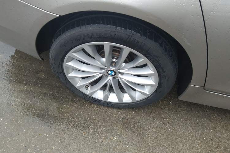 Used BMW 5 Series 2014 520Li Elegant Model Right Rear Wheel Hub
