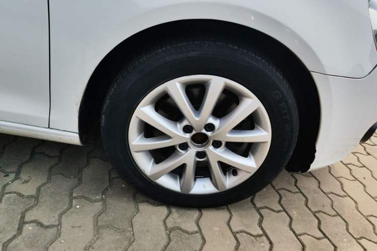 Used Volkswagen Golf 2011 1.4 TSI Comfort Travel Edition Right Front Wheel Hub