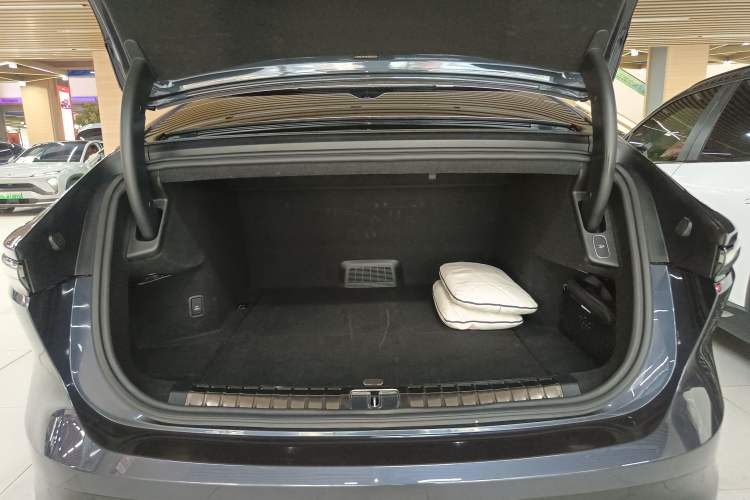 Used Nio ET9 2025 100kWh Signature Edition
