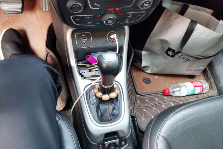 Used Jeep Compass 2017 200T Automatic Family Edition Gear Lever