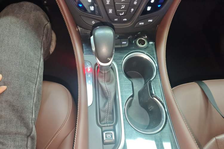 Used Buick Envision 2019 28T Four-Wheel Drive Luxury Version China V Standard Gear Lever