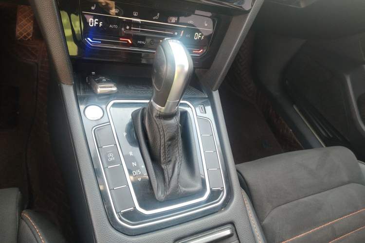 Used Volkswagen Magotan 2021 330TSI DSG 30th Anniversary Edition Gear Lever
