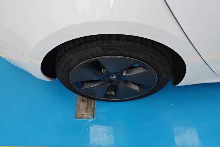 Used Tesla Model 3 2022 Rear-Wheel-Drive Version Right Rear Wheel Hub