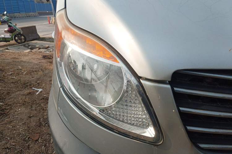 Used JAC Group Sunray 2017 2.0T Short-Wheelbase Mid-Roof Xingkuaiyun Multi-Purpose Commercial Vehicle