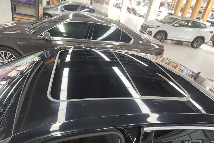 Used Volkswagen Phideon 2021 380TSI Luxury Edition Roof