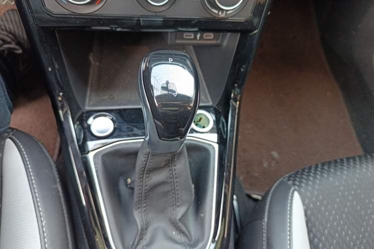 Used Volkswagen Tacqua 2023 200TSI DSG Joy-Connect Edition Gear Lever