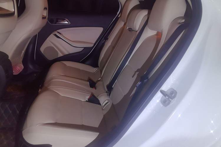 Used Mercedes-Benz GLA 2015 GLA 200 Fashion Model Left Rear Seat