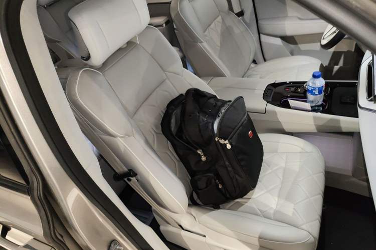 Used Volvo EM90 2025 Ultra Six-Seater