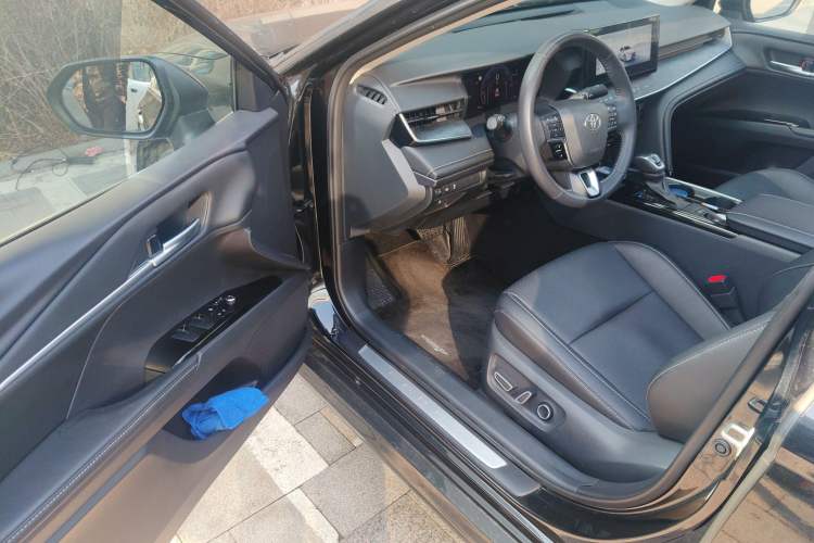 Used Toyota Camry 2024 Dual-Motor 2.0 HGVP Luxury Edition
