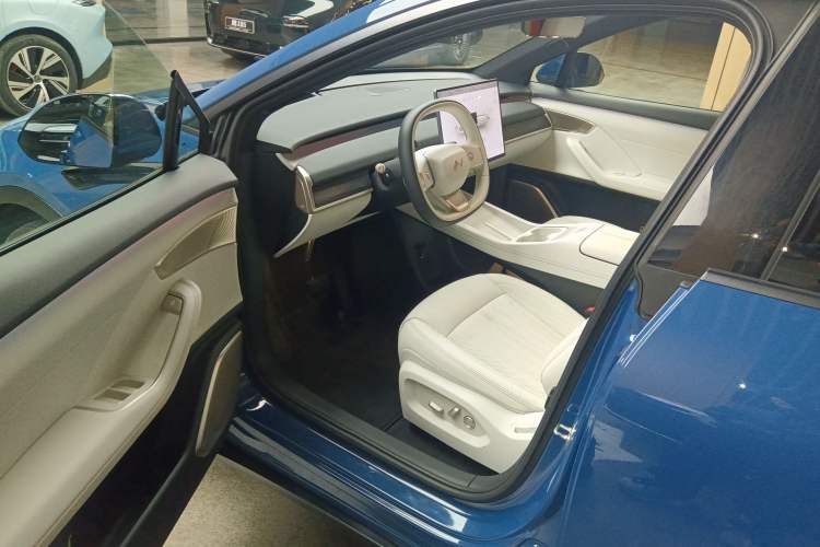 Used ONVO L60 2024 60 kWh Rear-Drive Version
