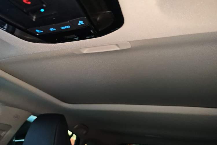 Used Toyota Venza 2022 Dual-Engine 2.5L CVT Two-Wheel Drive Luxury Edition