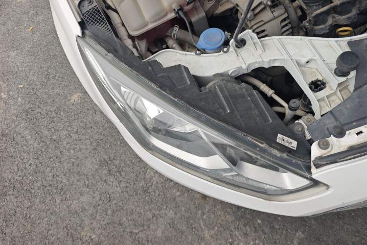 Used Ford Escort 2017 1.5L Manual Comfort Model Right Front Headlight