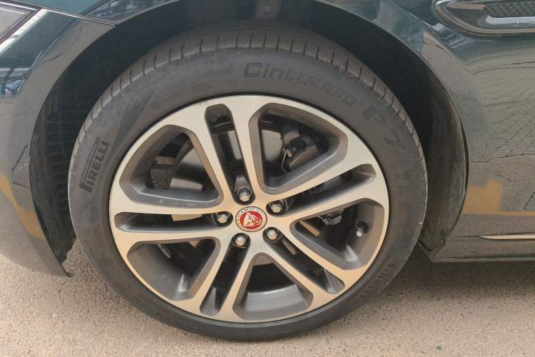 Used Jaguar XEL 2023 2.0T 250 PS R-DYNAMIC S Advanced Sport Edition Left Front Wheel Hub